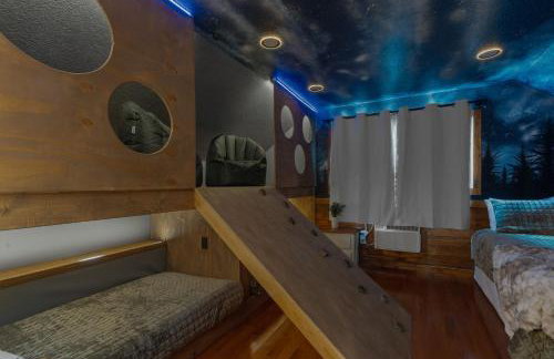 Wood Haven Cabin with a hot tub fire pit & indoor pool - Photo 27