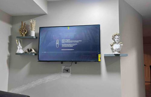 Haven 2 Bedroom by EWR airport - Photo 9