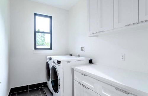 Queens Gambit - 7 Minutes from Downtown - Sleeps 16 - Foto 38