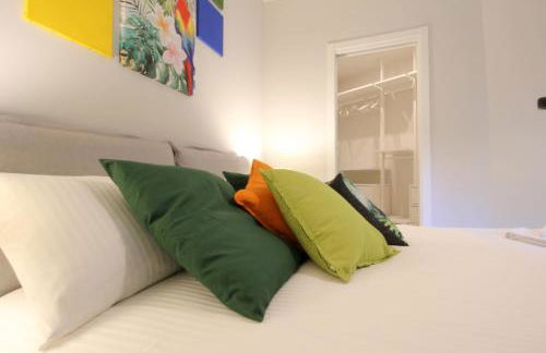 Parrots & Palms - Photo 4