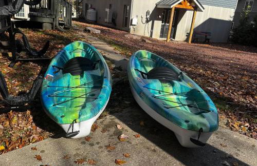 Italy Inspired Lakeview Chalet with Hot Tub - Foto 39