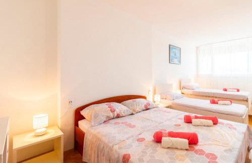 Your Vacation Apartment - Photo 10