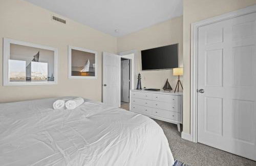 Blue Moon - LUX Oceanfront Pool Hot Tub Theater - Photo 52