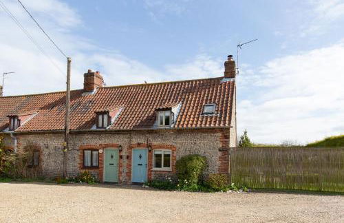 Garden Cottage - Photo 1