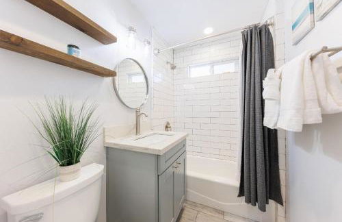 Pet Friendly Beach Bungalow, Close to Beach - Foto 13