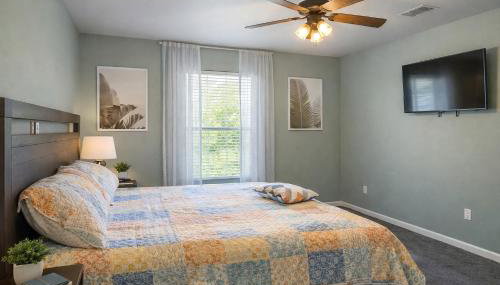 Vacation House, 2 Miles to Beach, Smart TVs, Grill - Foto 3