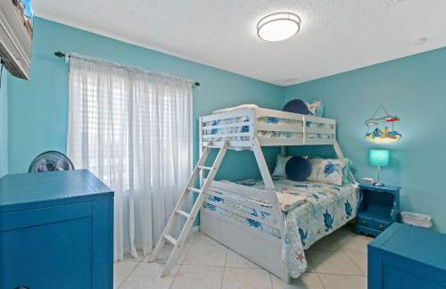 2BR Retreat with Pool, Near Beach and The Hangout - Photo 12