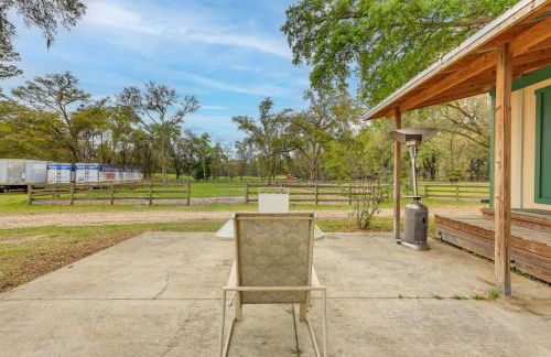 Morriston Getaway with Patio - Near HITS Farm! - Foto 21