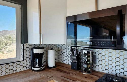 Stunning Tiny House with Picnic Space, Barbecue and Fire Pit in Meadview, Arizona - Foto 13