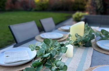 Quaint Georgian house with Parking & Huge Garden 10 mins walk from town - Photo 36