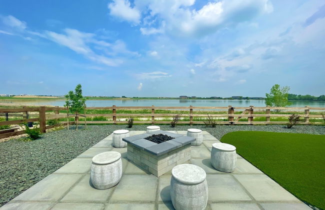 Upscale Waterfront Estate With Mountain Sunset Views - Foto 1