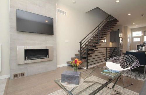 Sleek & Posh 4Bed-3 5Bath - RoofDeck - Sleeps 12 - Foto 9