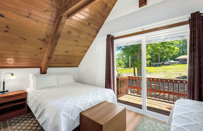 Boondock Bliss - Lakefront, Private Dock Sleeps 15! - Photo 4