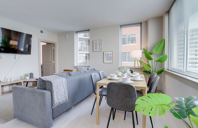 Cozy Condo Crystal City Rooftop - Photo 11