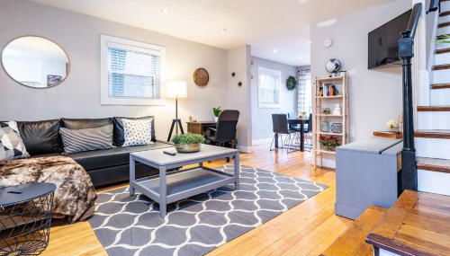 Gorgeous Home 10 min to DC by CozySuites - Foto 1