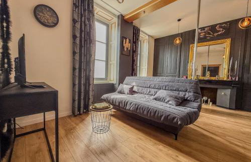 T2 en centre-ville d'Illiers-Combray - parking- lit king size - terrasse - Foto 1