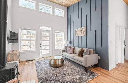 Luxury Modern Cabin with Hot Tub - Foto 15