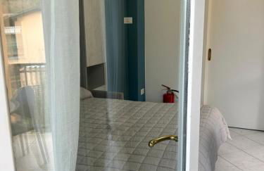 La Verbena a fianco del Vittoriale, vista piscina, 10 minuti a piedi dal lungo lago - Foto 32