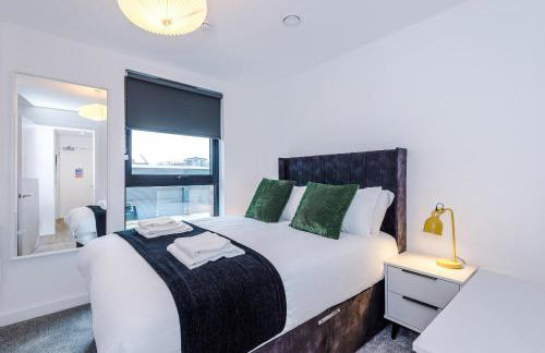 Modern 2BR Apartment in Manchester with Parking - Foto 13