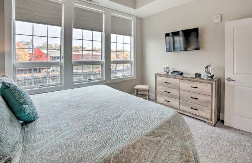 Luxe Manistee Condo with Balcony and River Views! - Foto 14