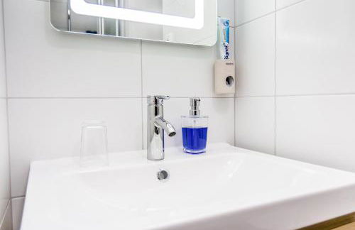 D&E - PARIS-DISNEY - HOLIDAYS APARTMENT - APPARTEMENT DE VACANCES - 5 CHAMBRES- 5 SDB - 5 BEDROOMS - 5 BATHROOMS - Netflix - Foto 17