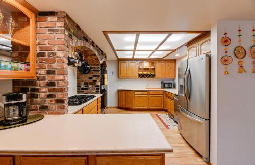 Spacious Grants Pass Home with Hot Tub and River Views - Foto 10