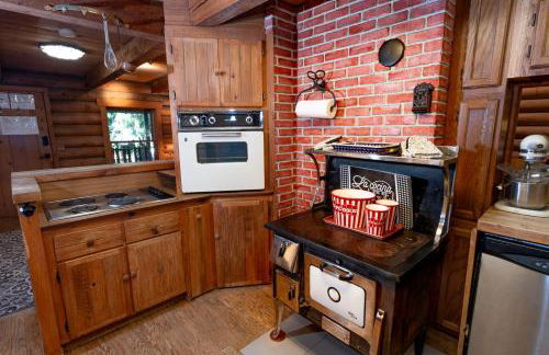 Private Forest Lodge Near Silverwood Theme Park - Sleeps 10 - Foto 6