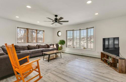 Game Room and Hot Tub Family Gem on Lake Hopatcong - Foto 1