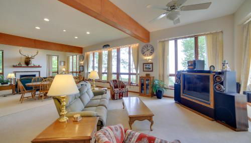 Lakefront Lookout! Private Sand Beach on Superior - Foto 5