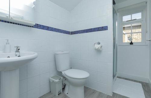 Big PROMO! Central Canterbury City Escape 2BR 2BA House, en-suite, Couples Retreat, Perfect For Families, Students, Relocators FREE Parking Fast WiFi - Foto 6