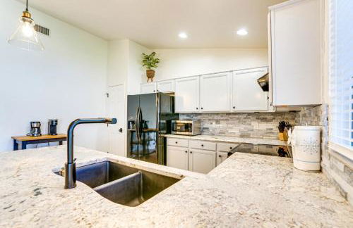 Putting Green and Pool! Peoria Home Near Sports - Foto 8