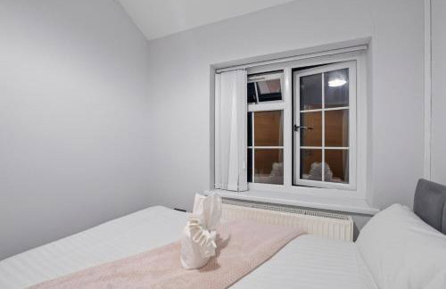 Spacious Modern 4BR Home 2 Luxury Bathrooms Private Parking Near M54, M6, JLR & WV1 - Foto 12