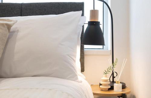 Trendy 1 Bedroom Flat near Leeds City with Free Parking, Ideal for Contractors & Long Stays - NordStay - Foto 9