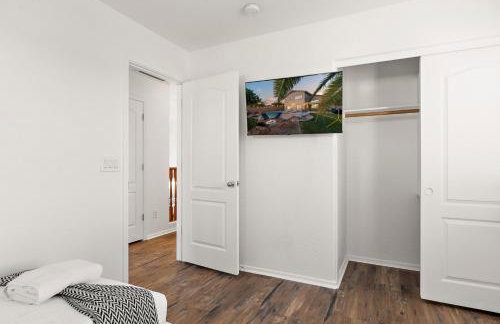 Serenity Splash Upscale Stay Pool Game Lounge - Foto 31