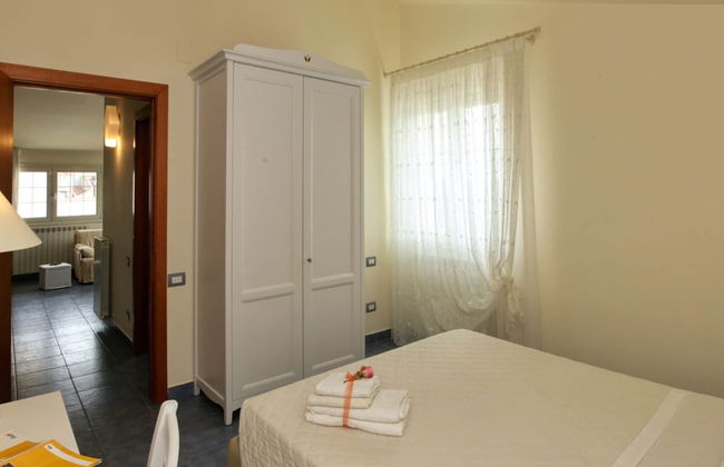 Villa with Salt Water & Heated Pool & Hot Tub near sea - Foto 3