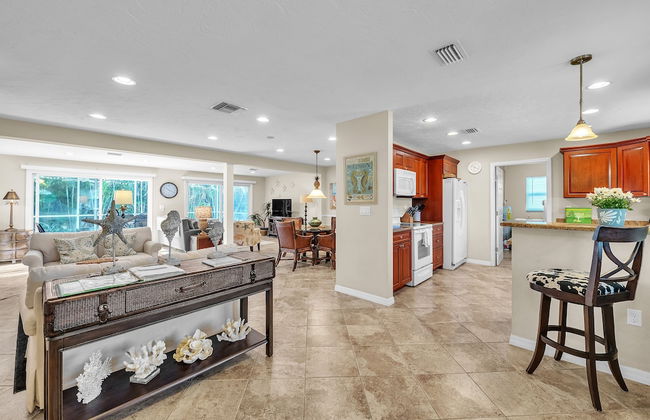 Comfy Home W/ Heated Pool Near Siesta Key Beach 2 Bedroom Home - Foto 28