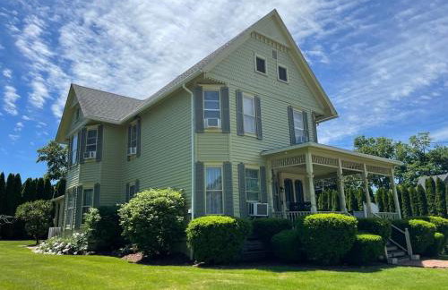 It's A Wonderful Life - Main St Penn Yan - Walk to Shops & Dining - Hot Tub - Pets OK - Seneca & Keuka Lake - Foto 1