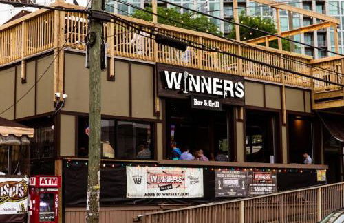 Music Row Retreat with Pool and Free Parking, Walk to Bars! - Foto 36