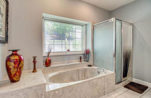 Spacious Richmond Hill Hideaway with Deck! - Foto 16