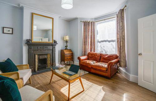 4BR Family Home, Garden, WiFi, 5mins to Elisabeth Line & 10min to Stratford - Foto 27