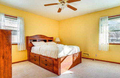 12 Mi to St Paul Pet-Friendly Home with Backyard - Photo 12