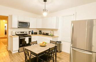 Beautiful 4Bedroom Retreat Close to Niagara Falls Your Home Away from Home - Foto 8