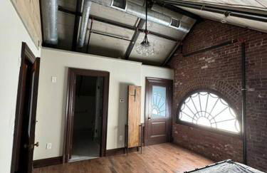 Upscale Industrial Penthouse - Foto 38