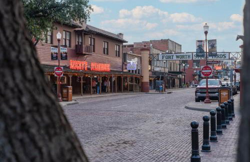 Stockyards- 4min Pet Friendly 3BR Luxe Gem - Foto 142