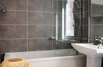 1-Bed Apartment Sleeps 4 Near Altrincham Centre - Foto 2