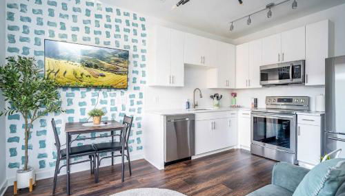 Luxe 1BR w Balcony in Downtown 542Blvd - Foto 1