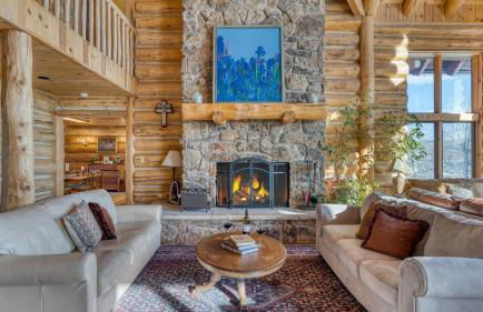 Sleeps 20 Secluded 7BDR Retreat on 71 Priv Acres Elkstone Lodge by AvantStay - Foto 8