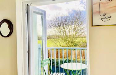 Sun Set House With Hot Tub - Photo 25