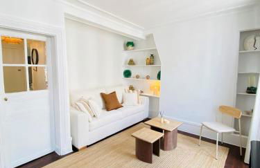 Elegant Montmartre Apartment Overlooking Paris Rooftops - Foto 1