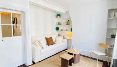 Elegant Montmartre Apartment Overlooking Paris Rooftops - Foto 1